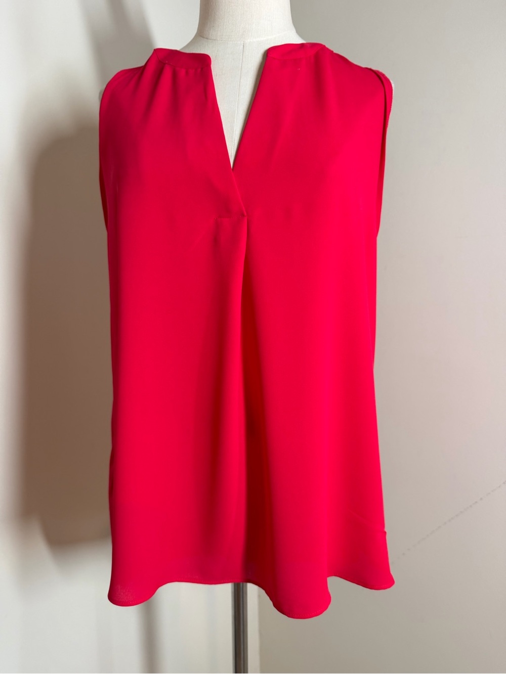 Ann Taylor LOFT Women’s Sleeveless -SZ S- Split Neck Blouse Vibrant Red